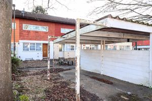 Front Aspect & Parking- click for photo gallery